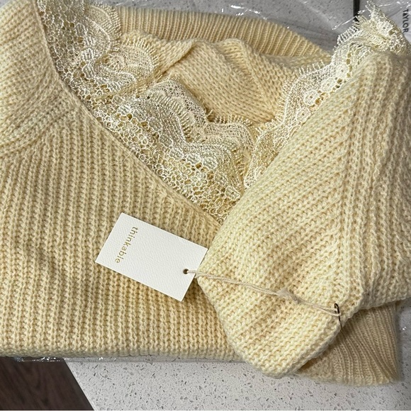 NWT-Beige Lace Side Slits Cut Out Sleeve Sweater Top - Picture 8 of 9
